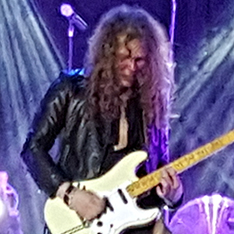 Jonas Larsen - Guitars